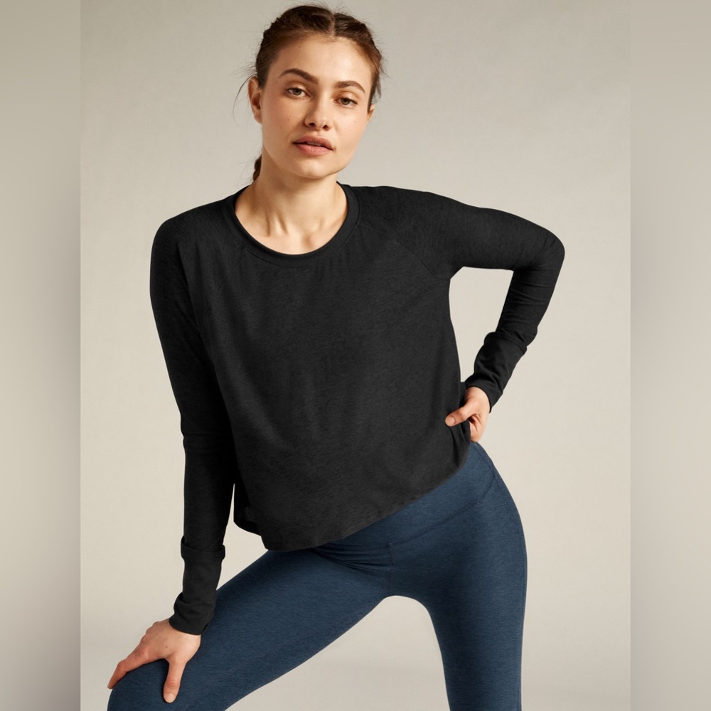 Beyond Yoga black long sleeve  Featherweight Daydreamer Pullover Tee large